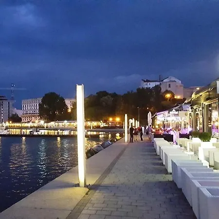 Πανσιόν Aksa House Central *